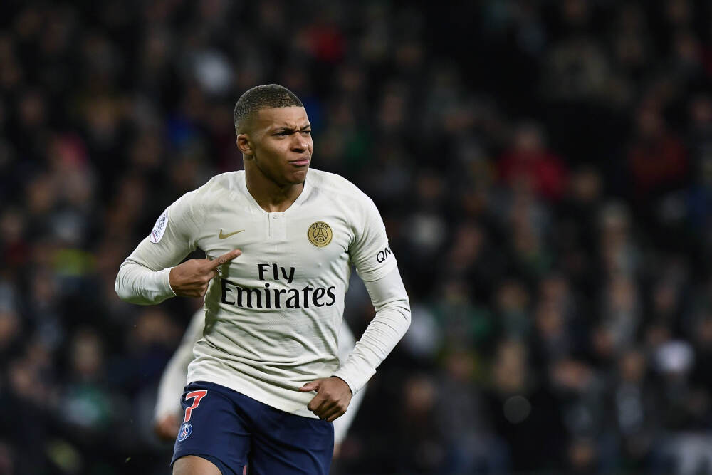 辟谣离队传闻，罗德里戈转发皇马首发阵容：Hala Madrid🤍